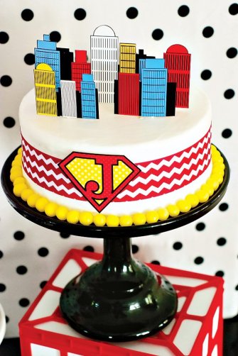 super-hero-party-cake